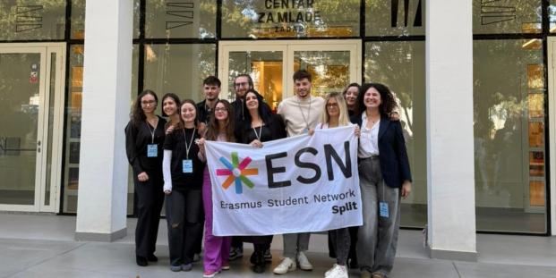 Delegacija ESN-a Split ispred Centra za mlade Zadar gdje se održala Nacionalna Platforma